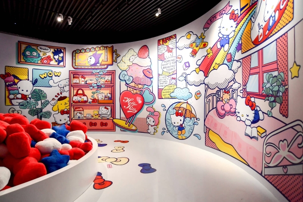 超萌宇宙开启！Hello Kitty Cosmos 50周年光影特展等你探索！