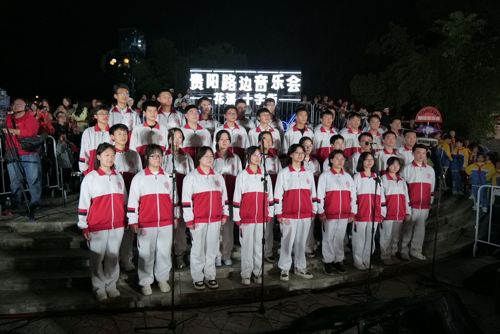 贵阳路边音乐会·致敬筑光专场 学生老师飞行员表演精彩不断 