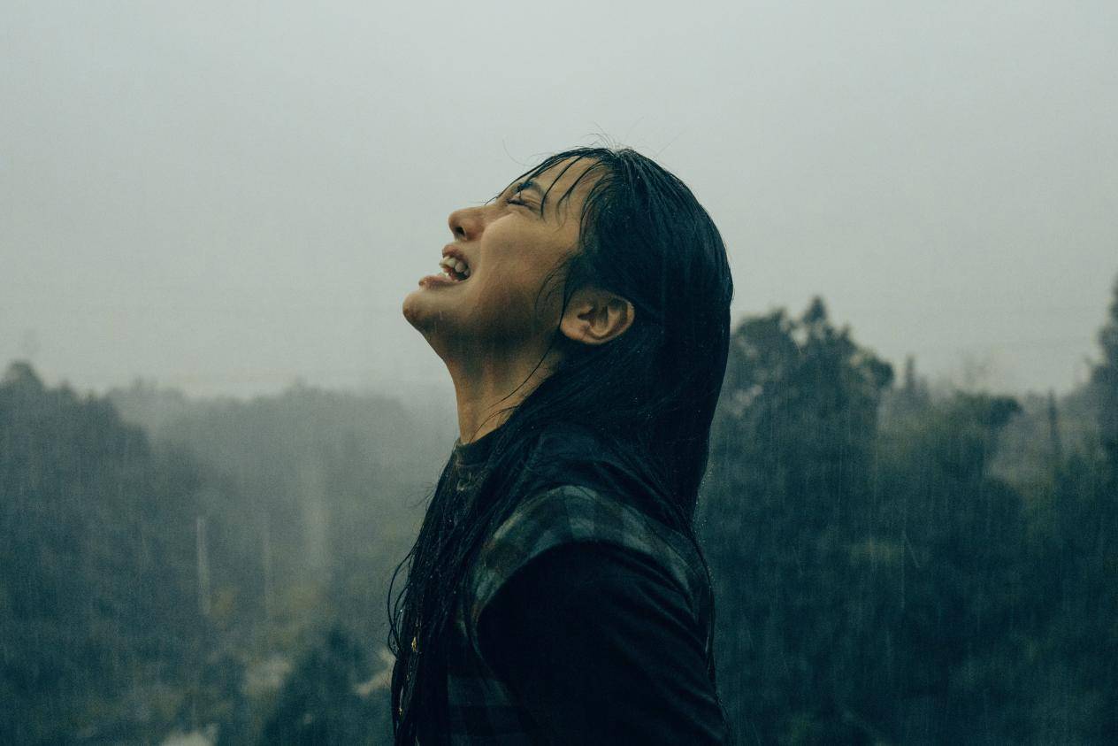 林博洋双剧热播：从都市爱情到悬疑年代剧的演技突围 