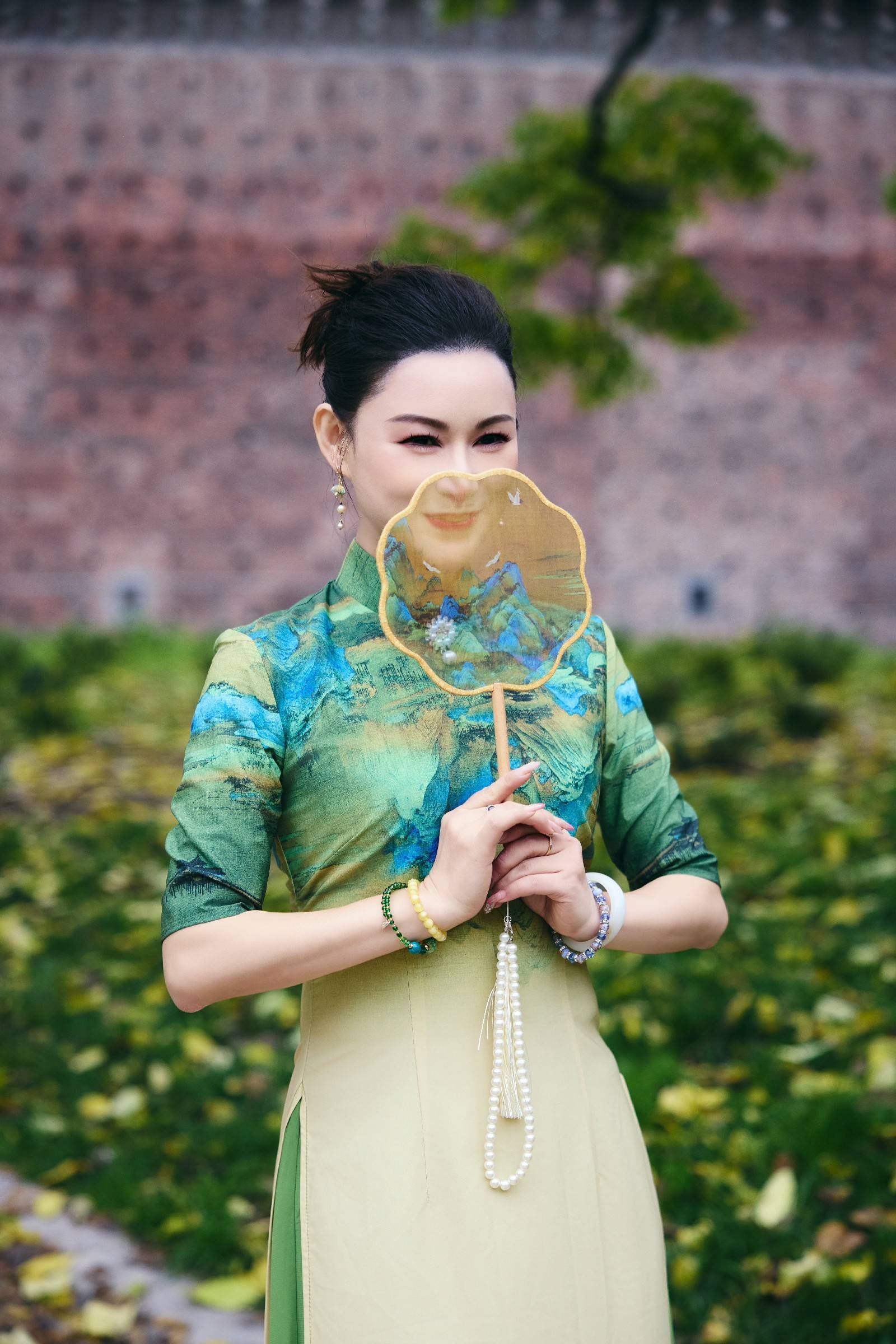 当民族声乐遇见戏腔，太好听！在邓超予的袅袅歌声中迎端午 