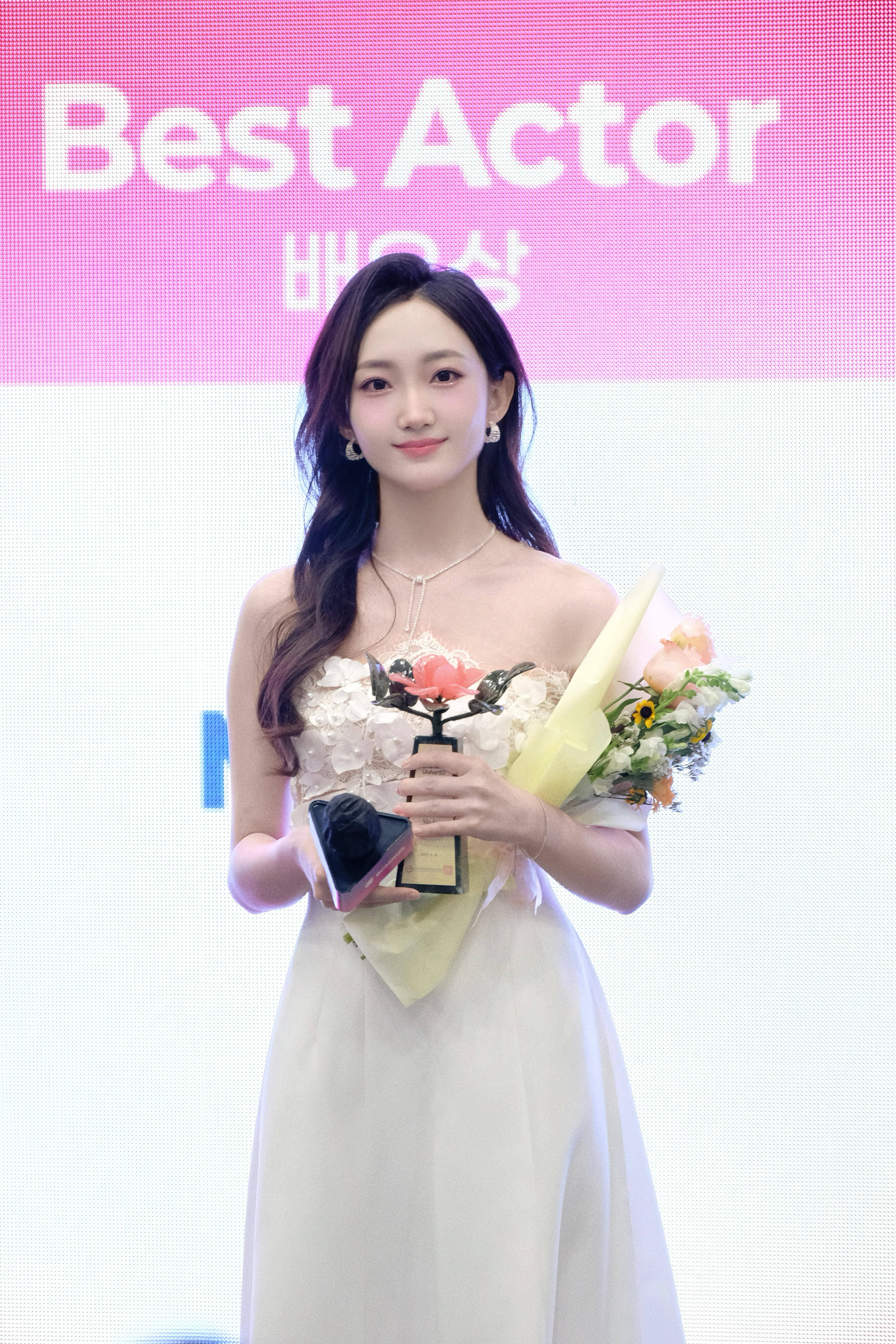 演员马菲釜山电视节获奖 多领域作品展现卓越实力 