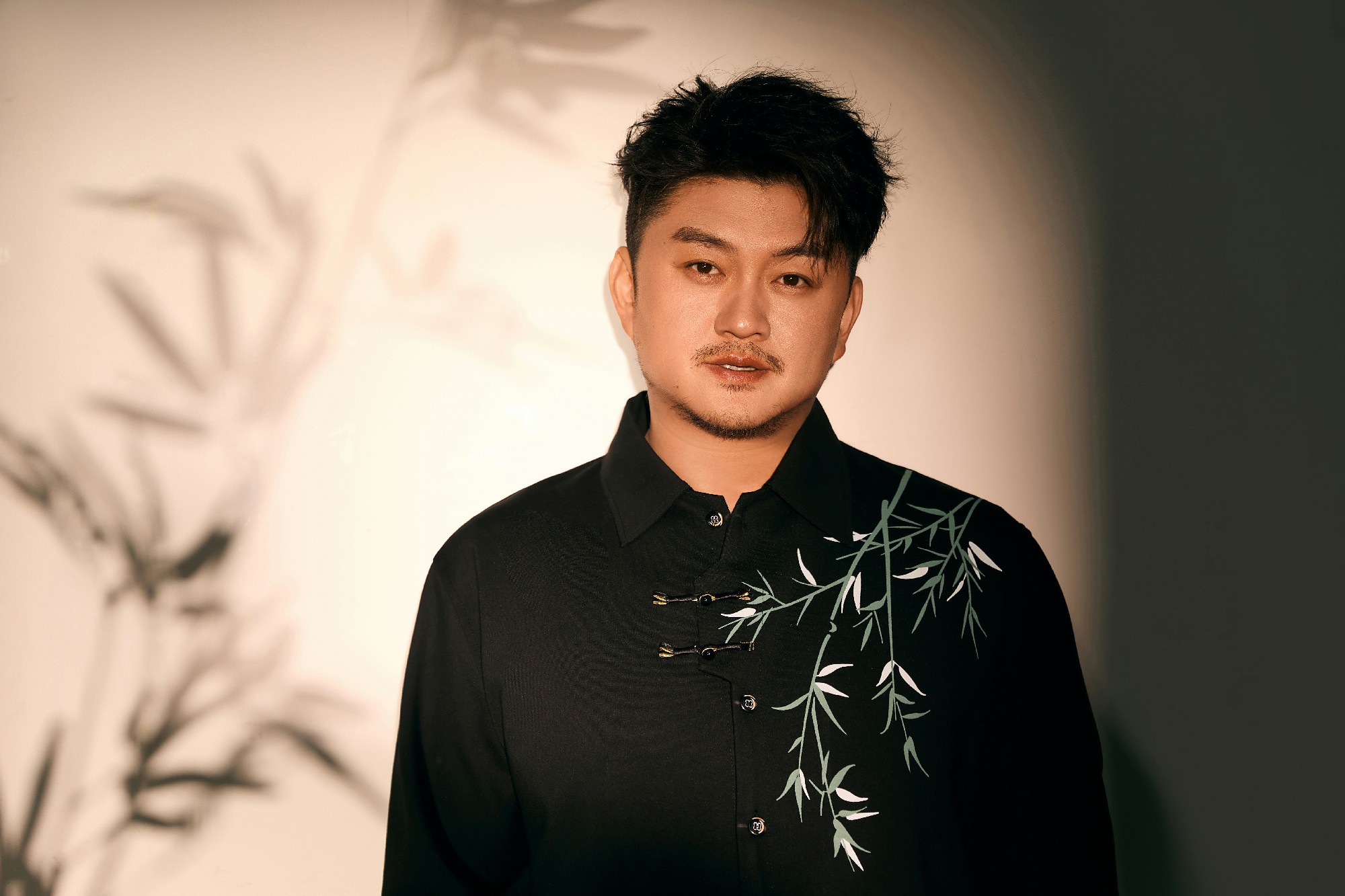 李浩天国风造型曝光 主演电影《大风杀》5月1日上映 