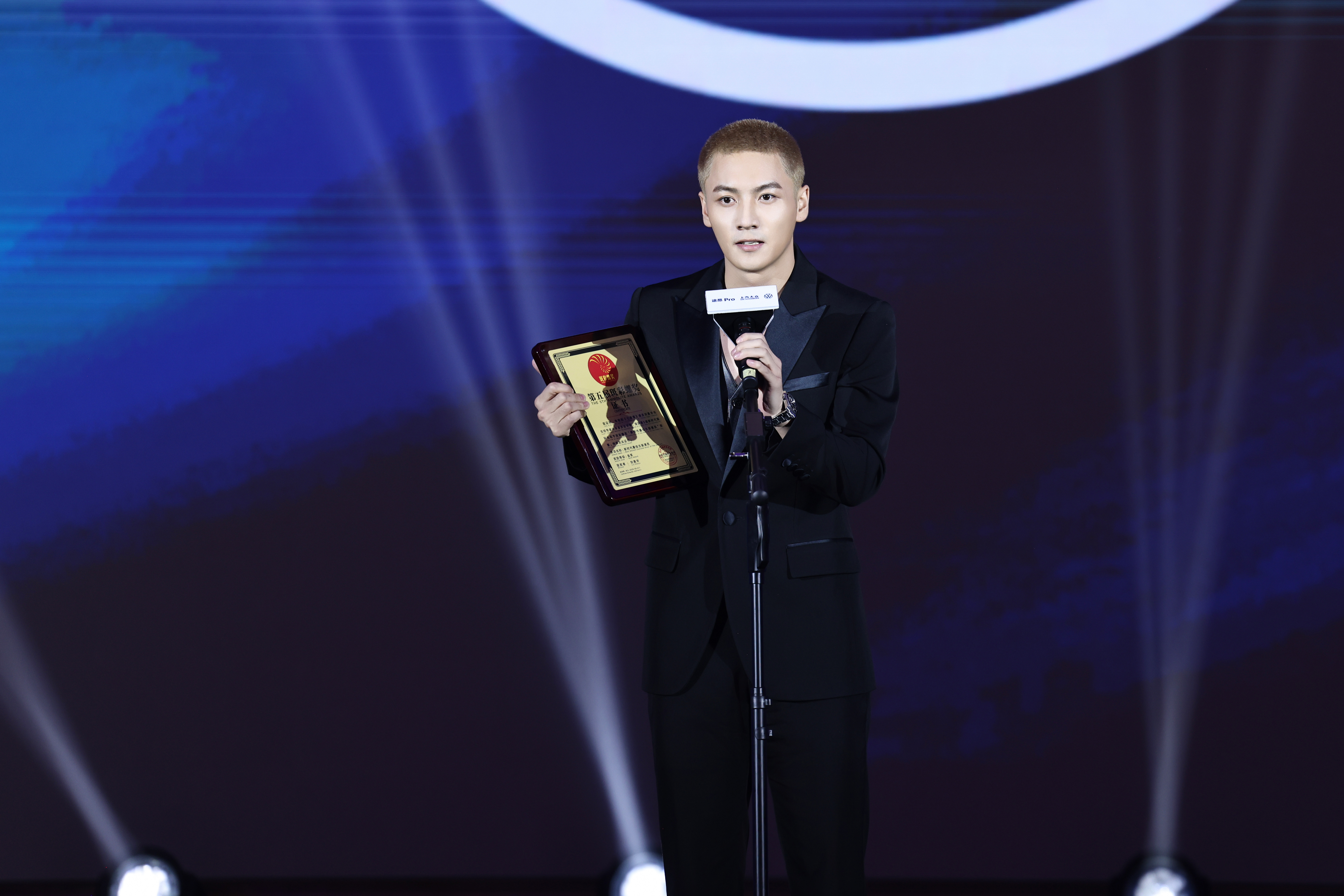 第五届新时代国际电视节斑彩螺奖出炉 刘昊宇斩获“新时代最佳古装演员”奖 