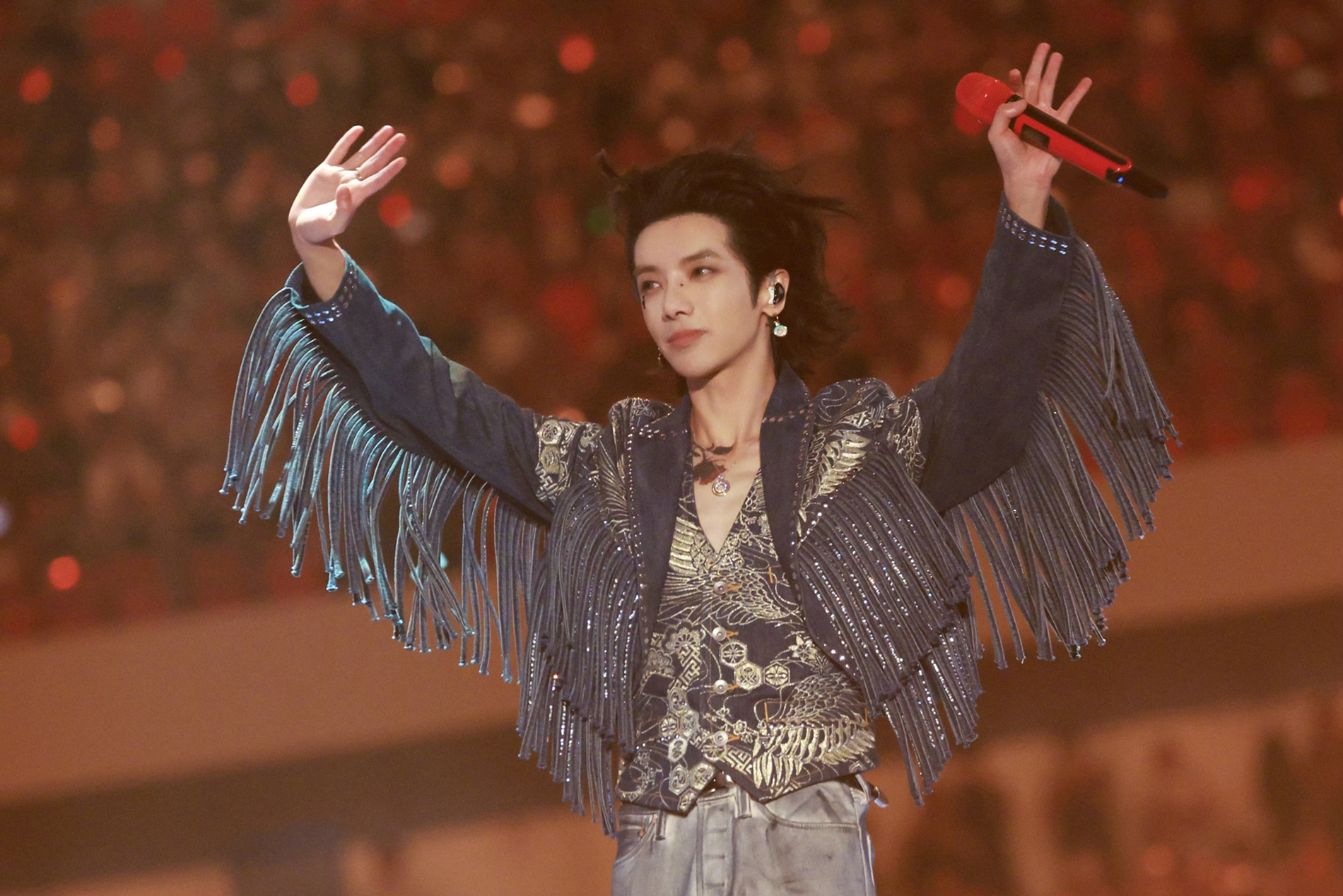 火星演唱会郑州开唱 华晨宇以改编新作续写音乐探索篇章