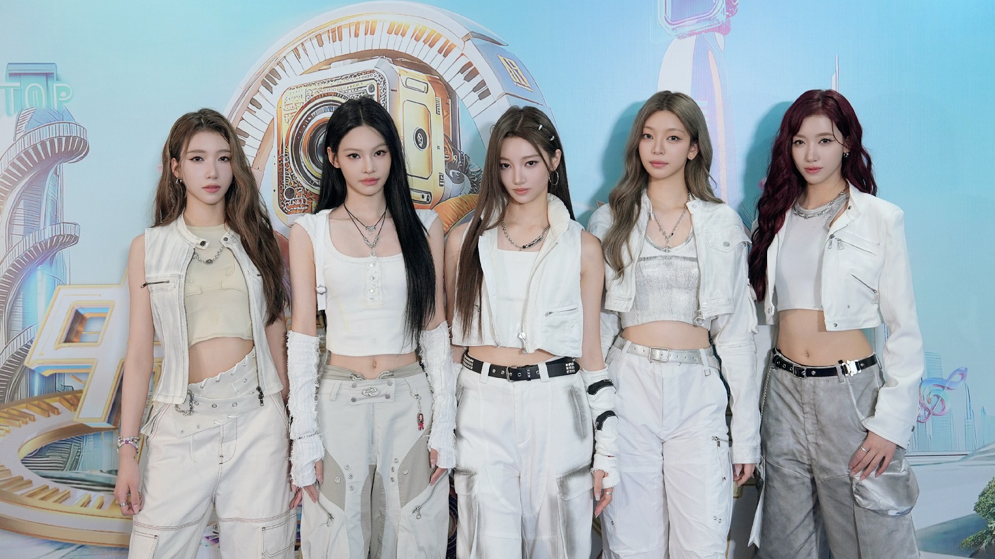 「满选眼光」再度验证！李秀满新女团A2O MAY携《BOSS》震撼中国央视音乐舞台 