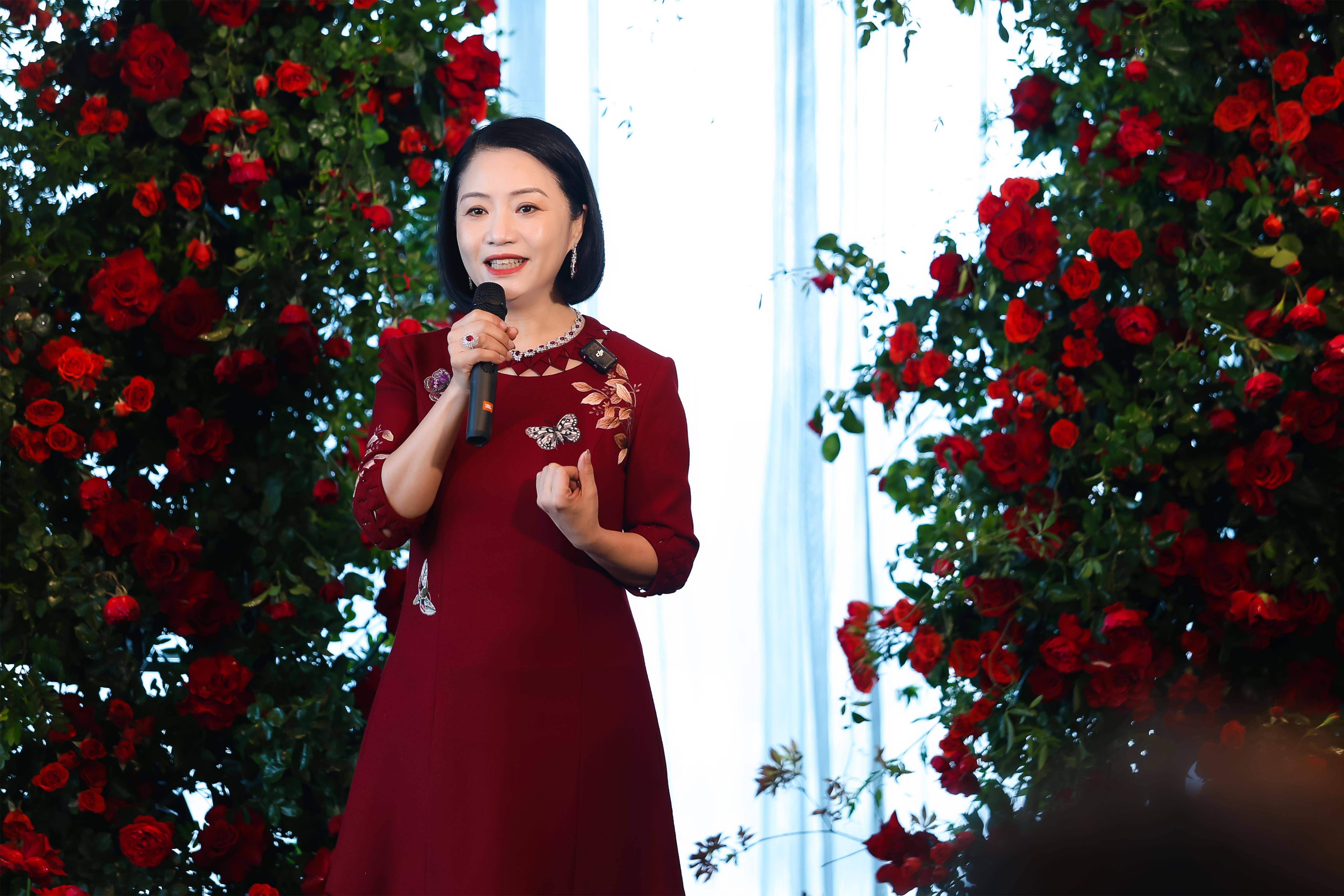 LARWINER拉威兒艺术珠宝携手郭培GUOPEI高定服装 共谱「宝光凝粹，锦绣华裳」 