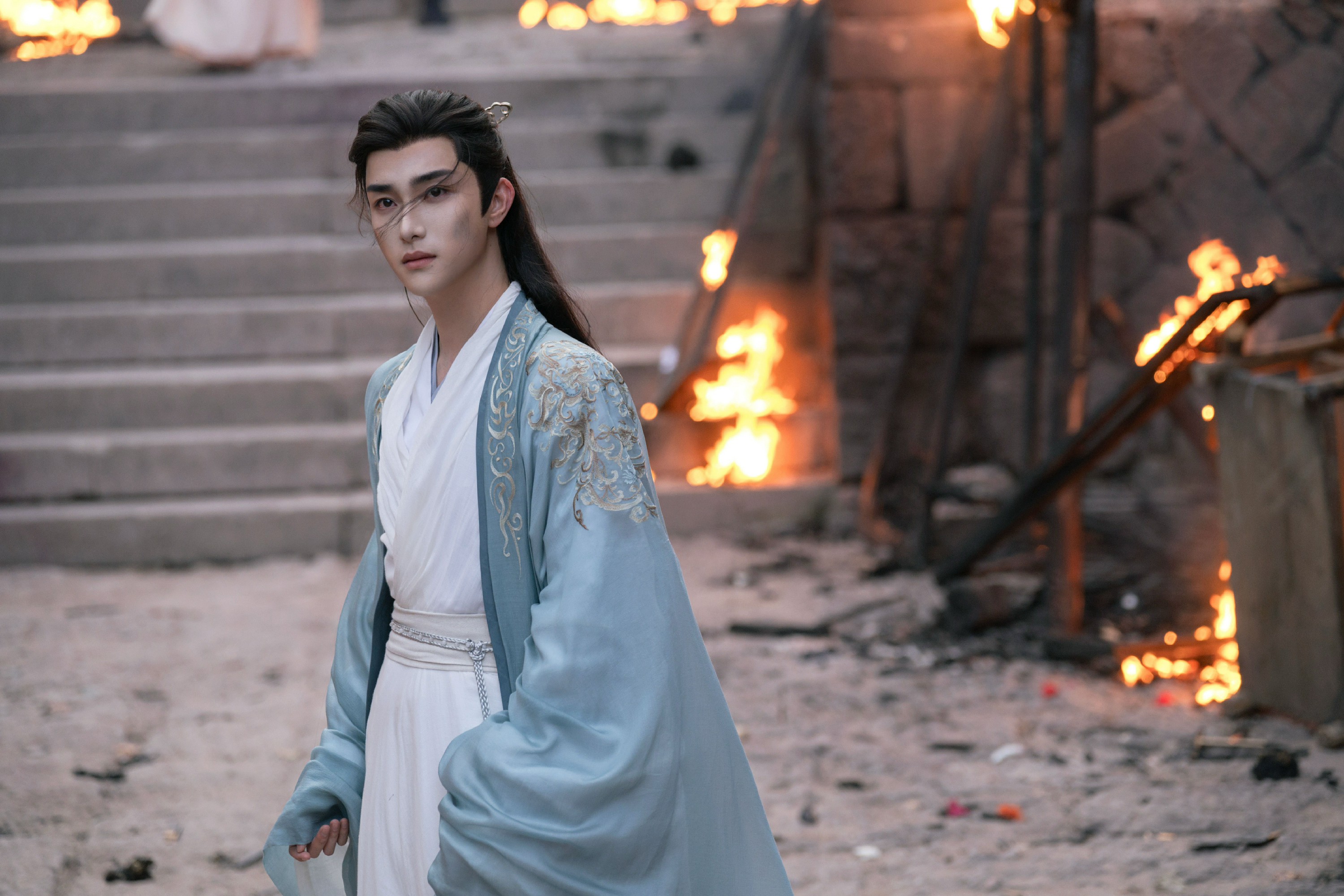 《桃花映江山》高寒“血色哭戏”硬控全场 网友：阴湿味好绝！ 