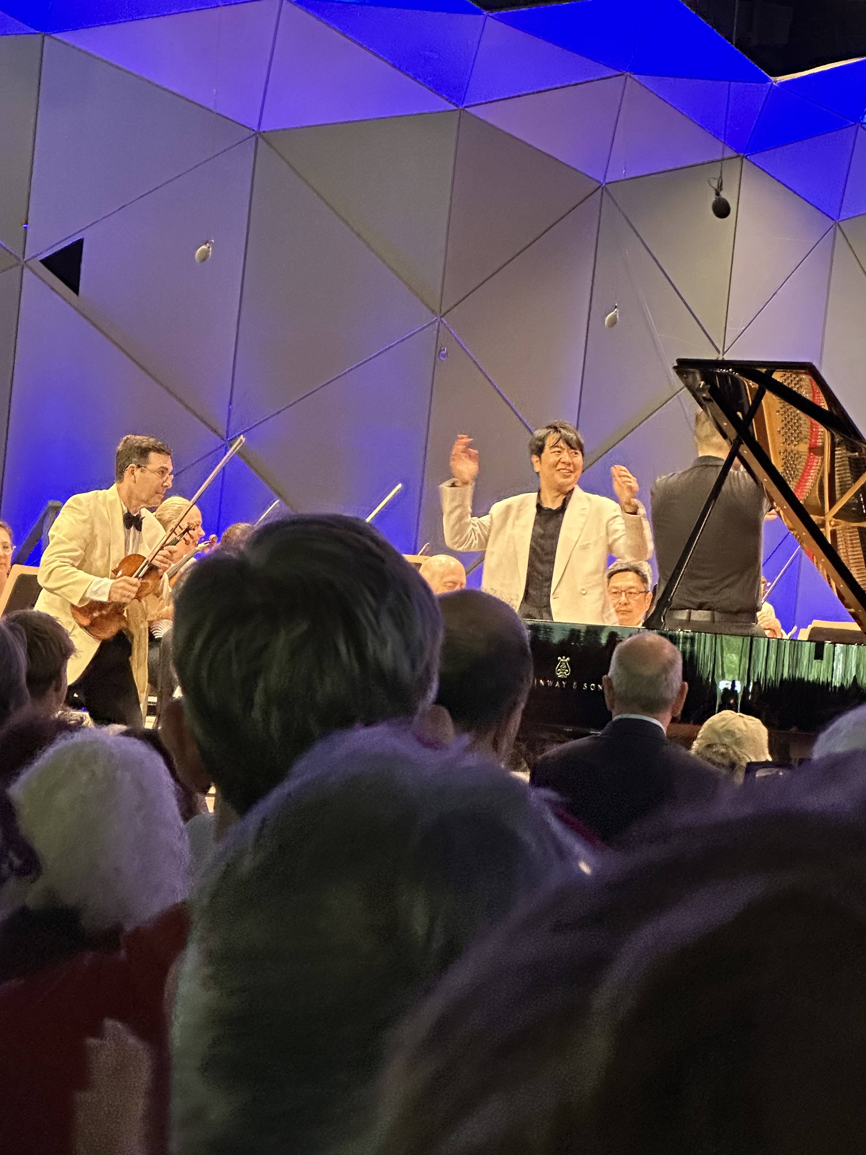 郎朗征服坦格尔伍德音乐节：圣桑第二协奏曲震撼全场，开启欧美音乐节大满贯巡演 