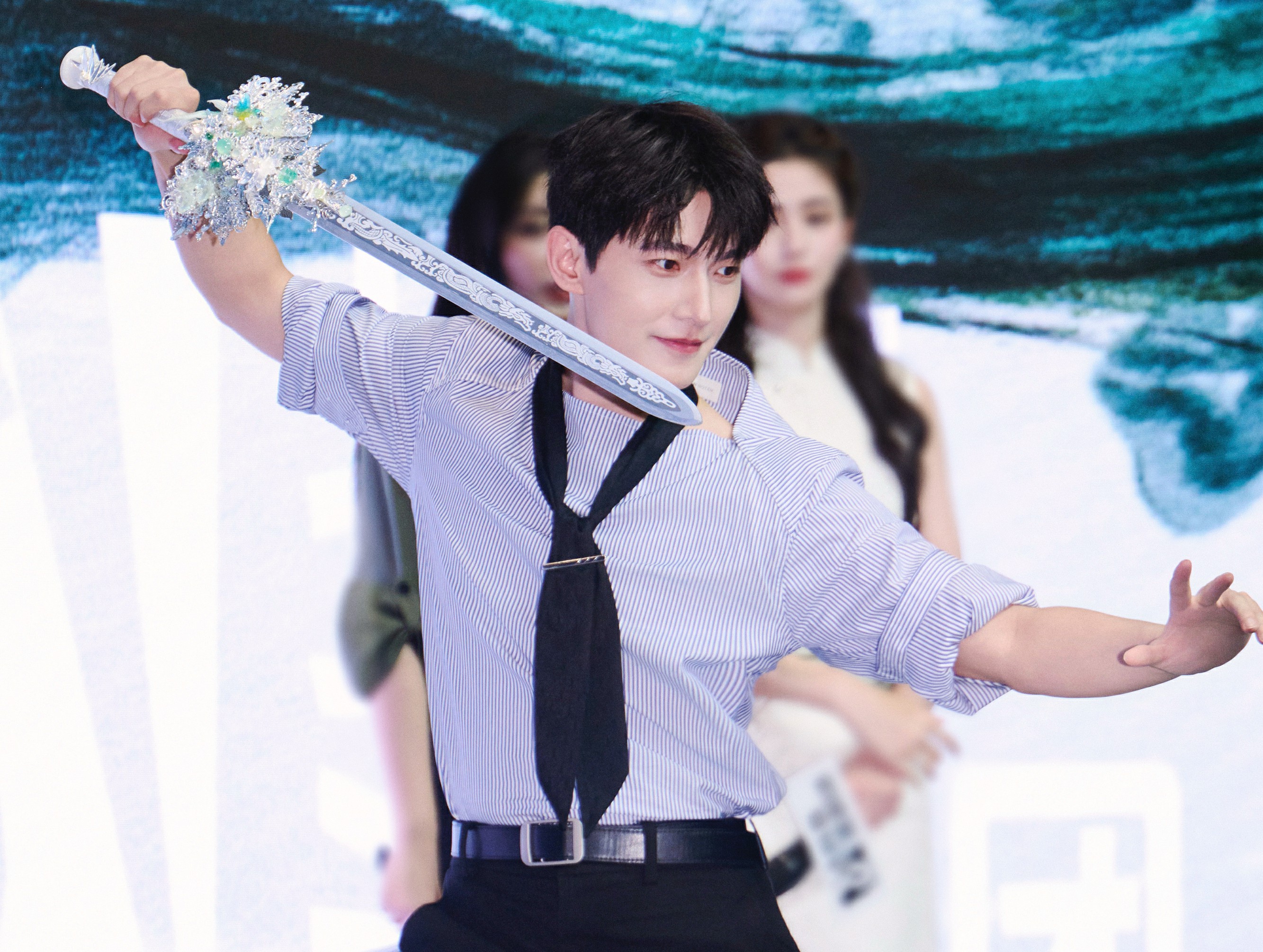 杨洋《凡人修仙传》线下活动欢乐多多 游戏互动嗨翻全场