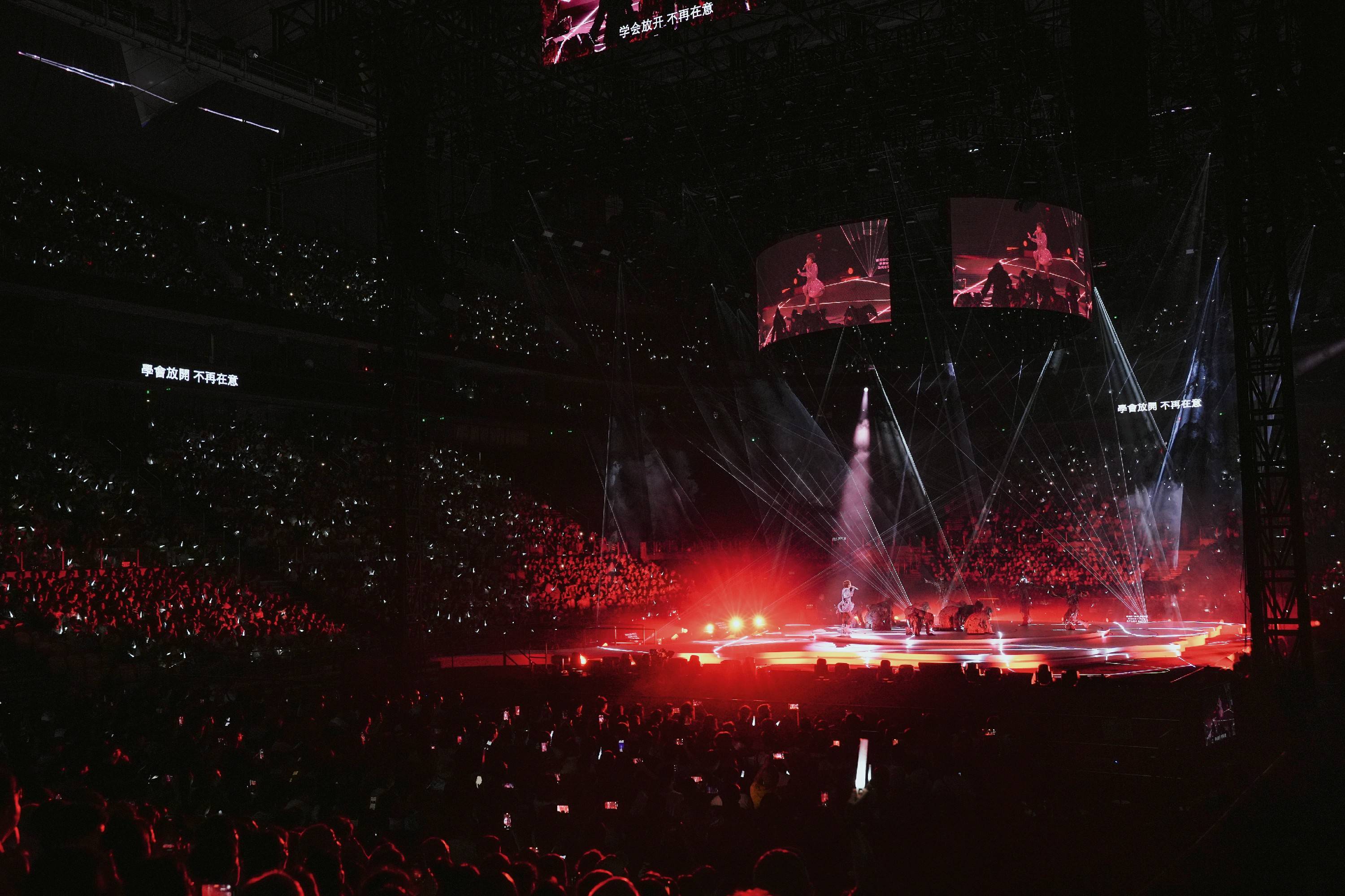 陈慧娴上海双场开唱 用金曲编织时光画卷 