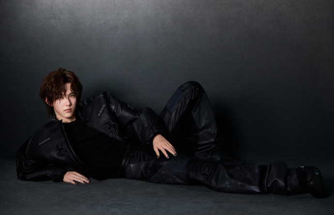 马柏全活动造型曝光！机车皮衣配美甲，演绎酷飒少年新风尚