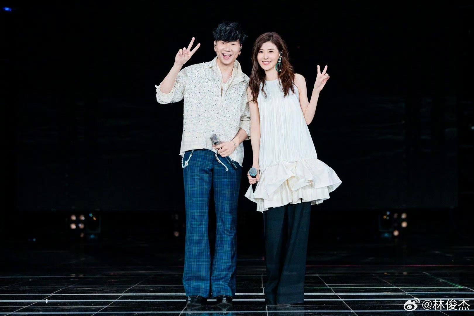 JJ林俊杰把整个鸟巢变内场 首周末与颜人中、苏慧伦、张艺兴惊喜合体 