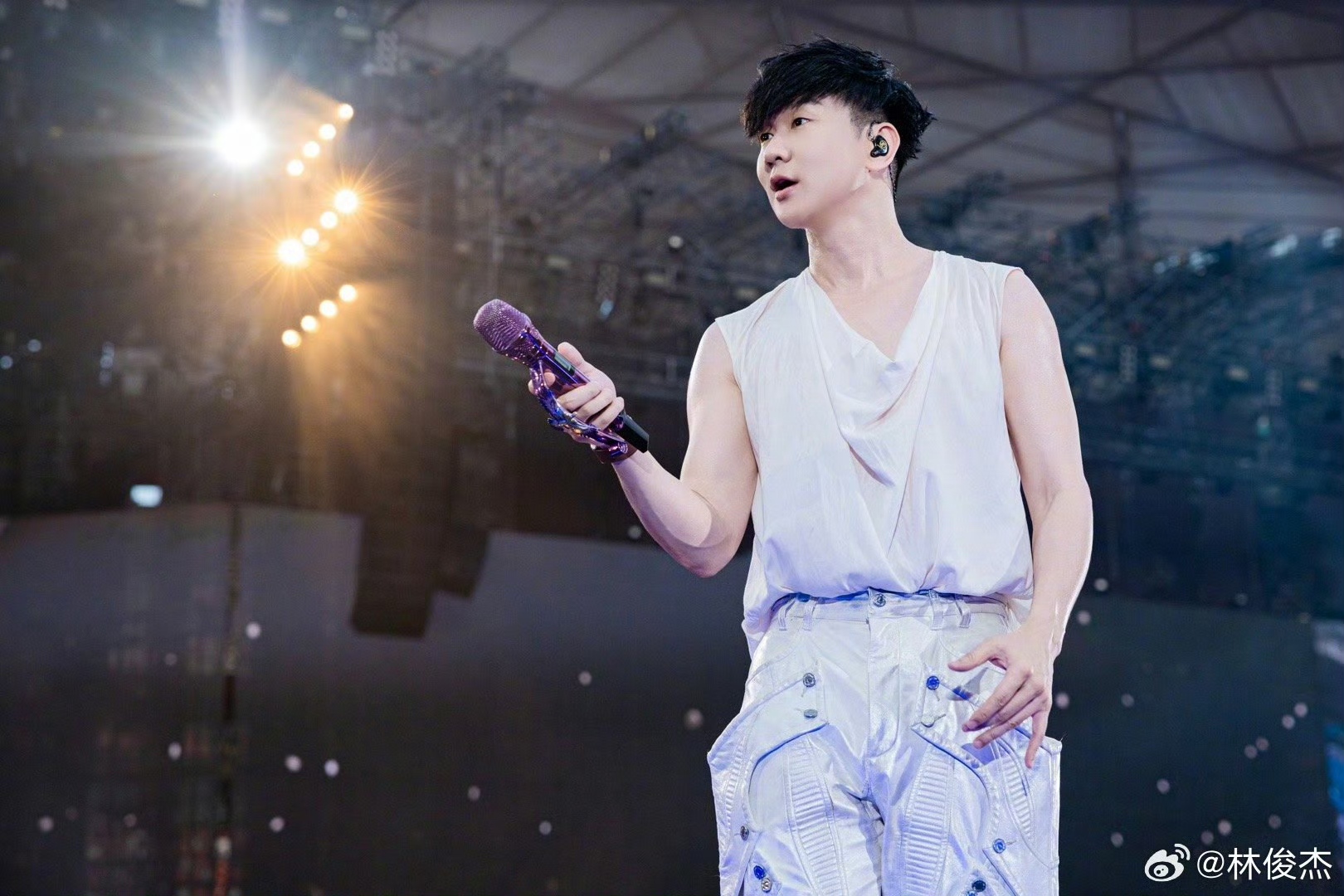 JJ林俊杰近三年的巡演鸟巢九场收官 与累计近50万歌迷一起圆满冲线 