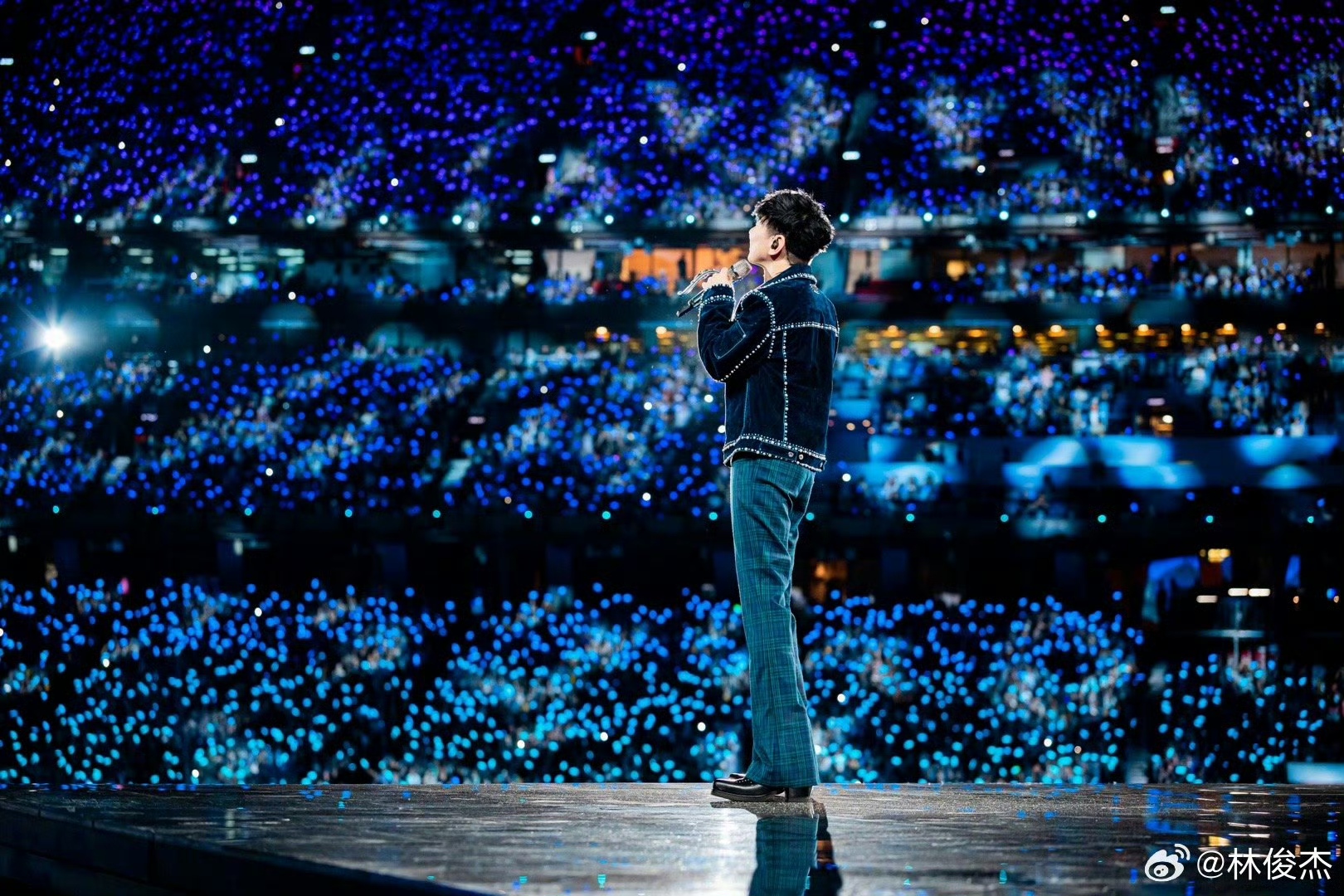 JJ林俊杰鸟巢开启巡演收官站 奥运冠军到场共享极致音乐盛宴