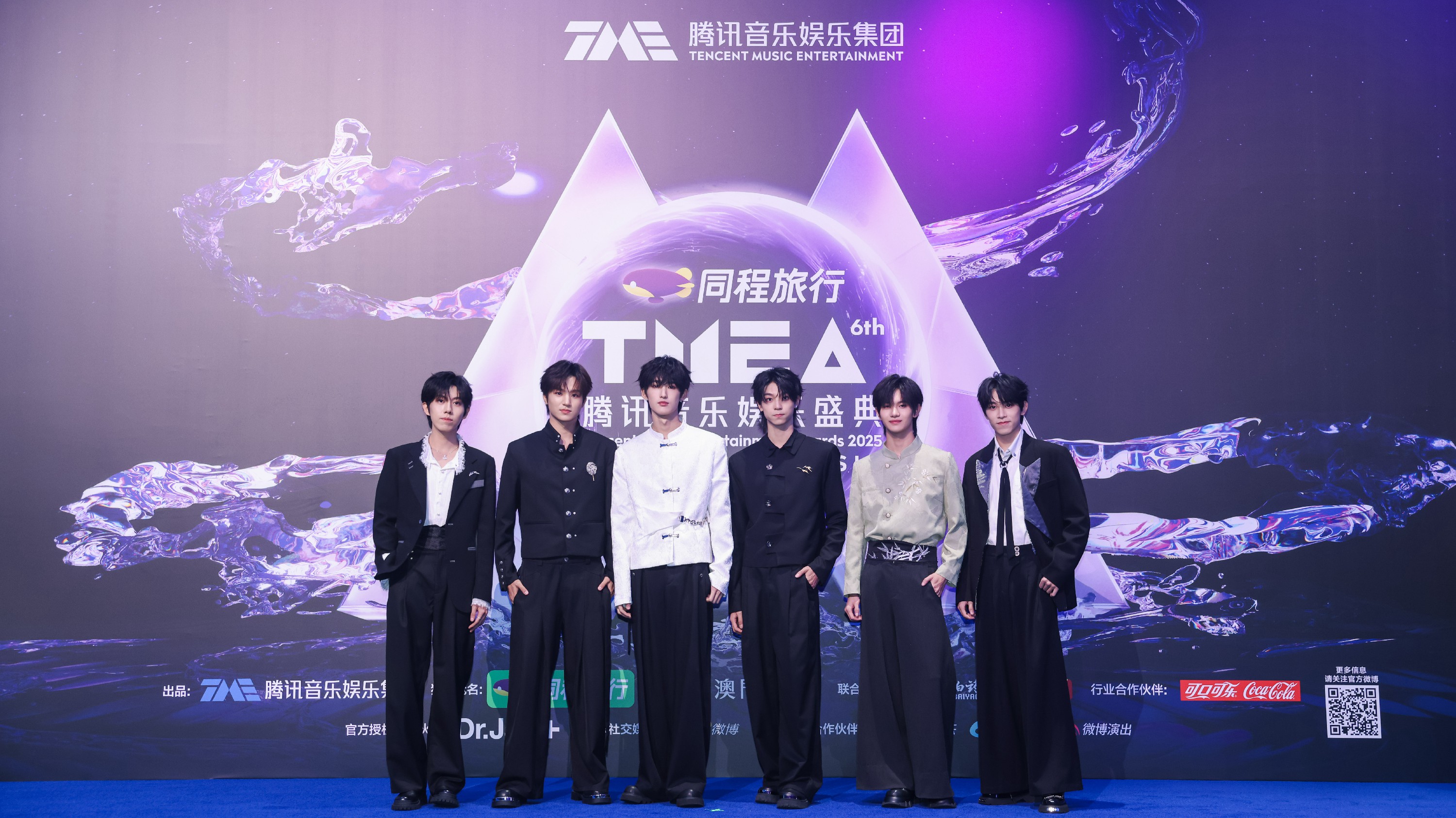 奔赴少年CIIU携专辑《我们的出发》正式出道 与J.Y. Park同台首秀备受关注 