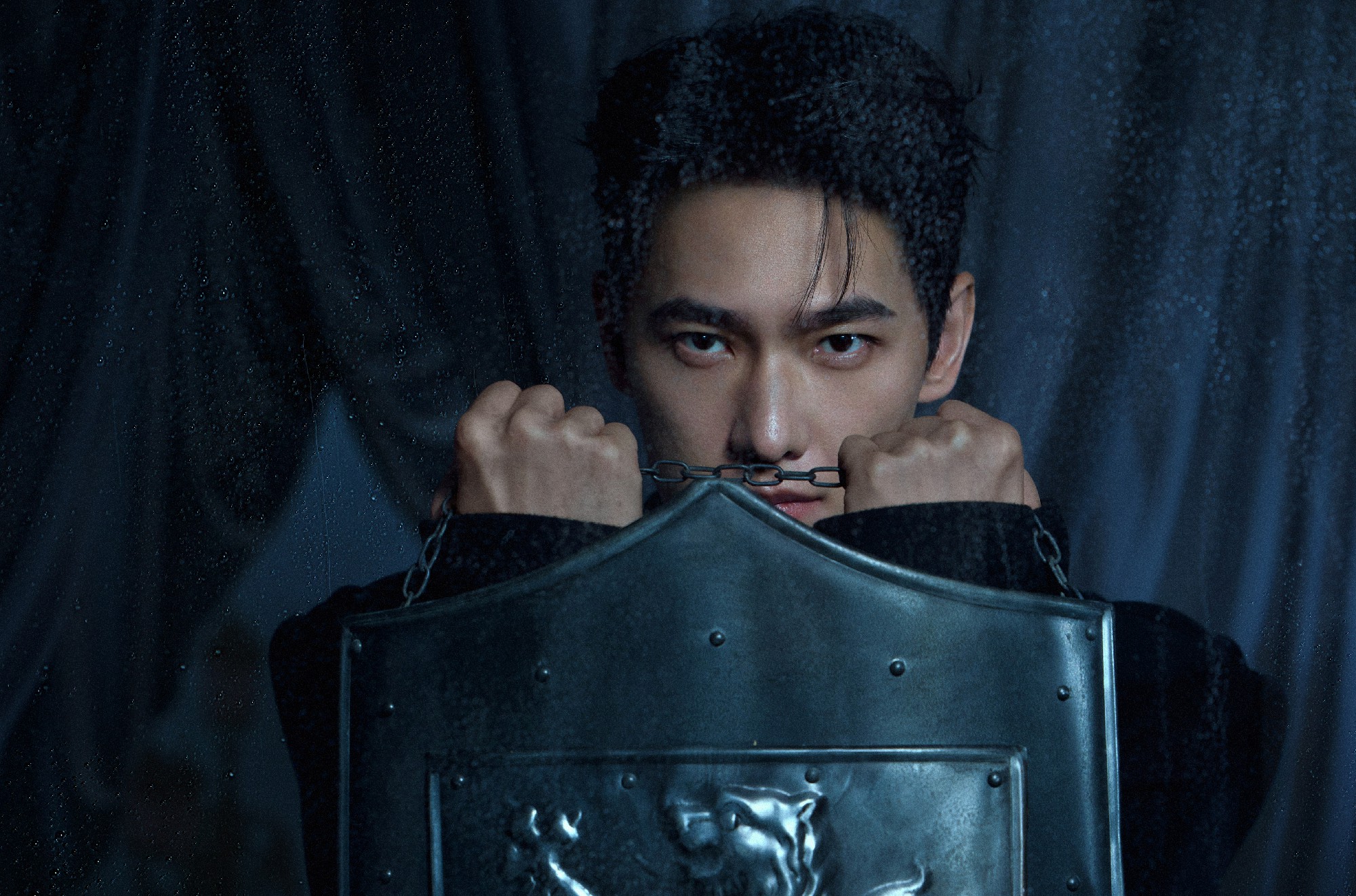 杨洋MAX中文版创刊封面  未来骑士无畏前行  