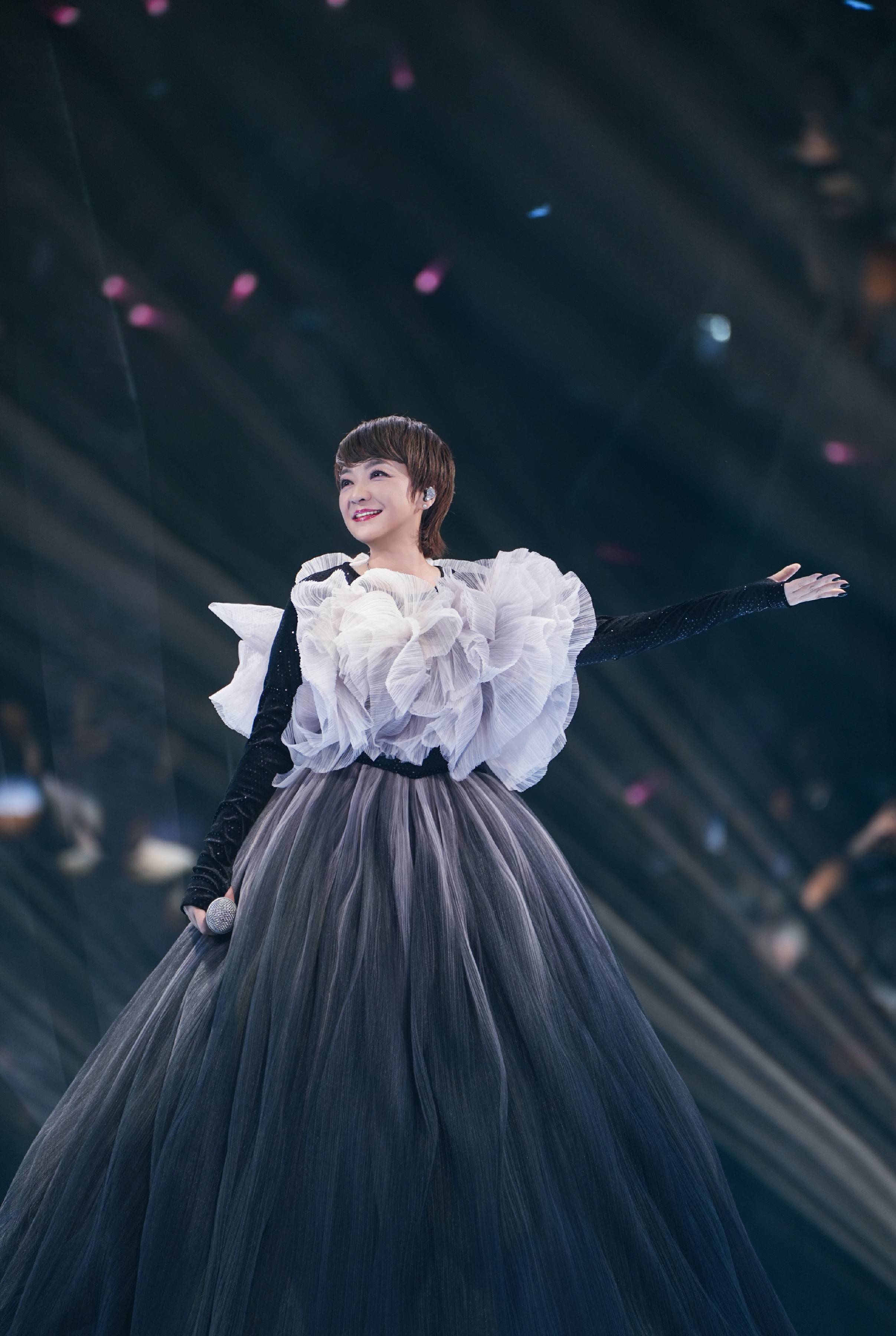 陈慧娴东莞活力开唱 粤语经典与莞城相拥 