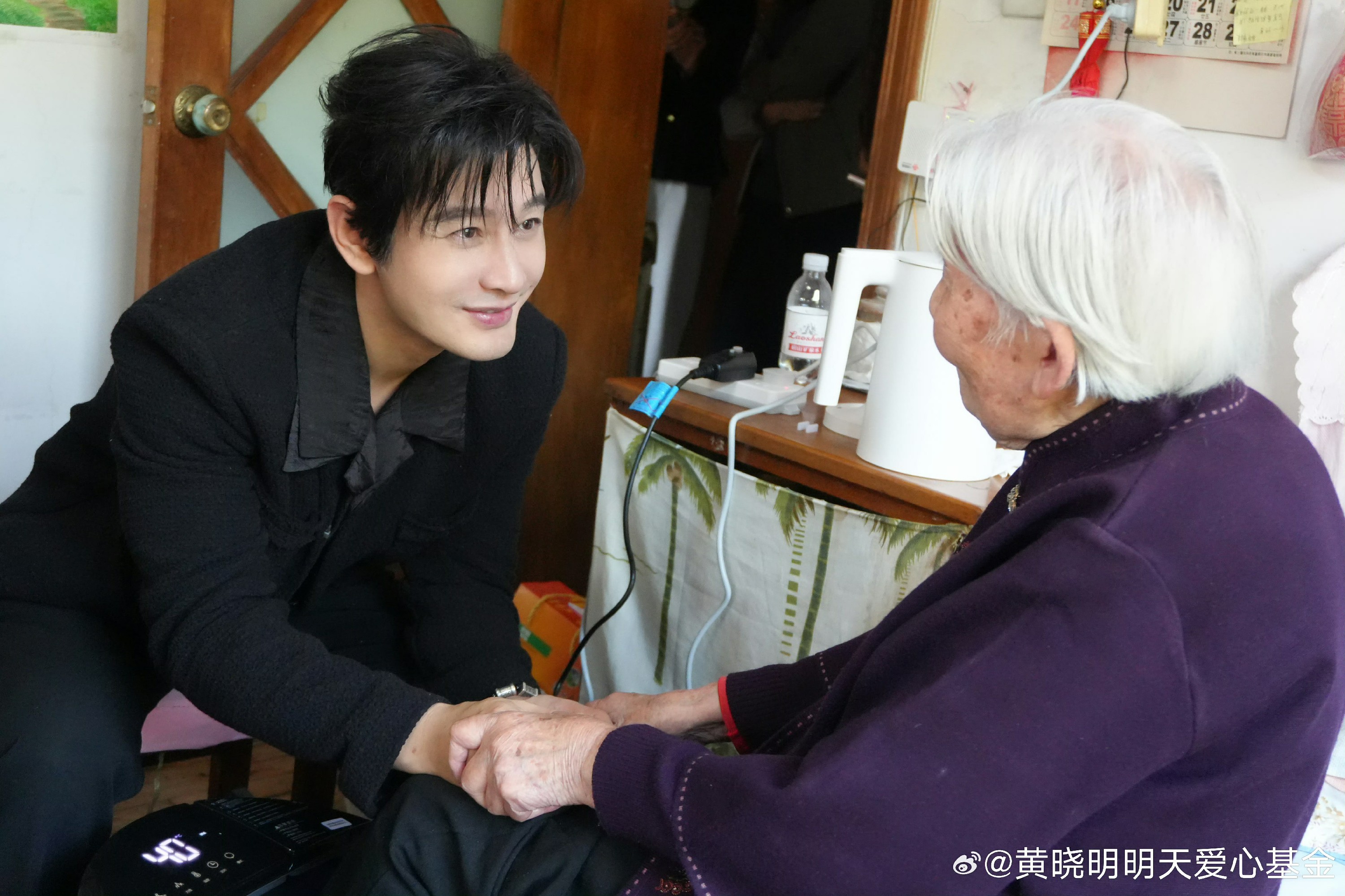 黄晓明21年公益之路：从“我”到“我们”的爱心接力 