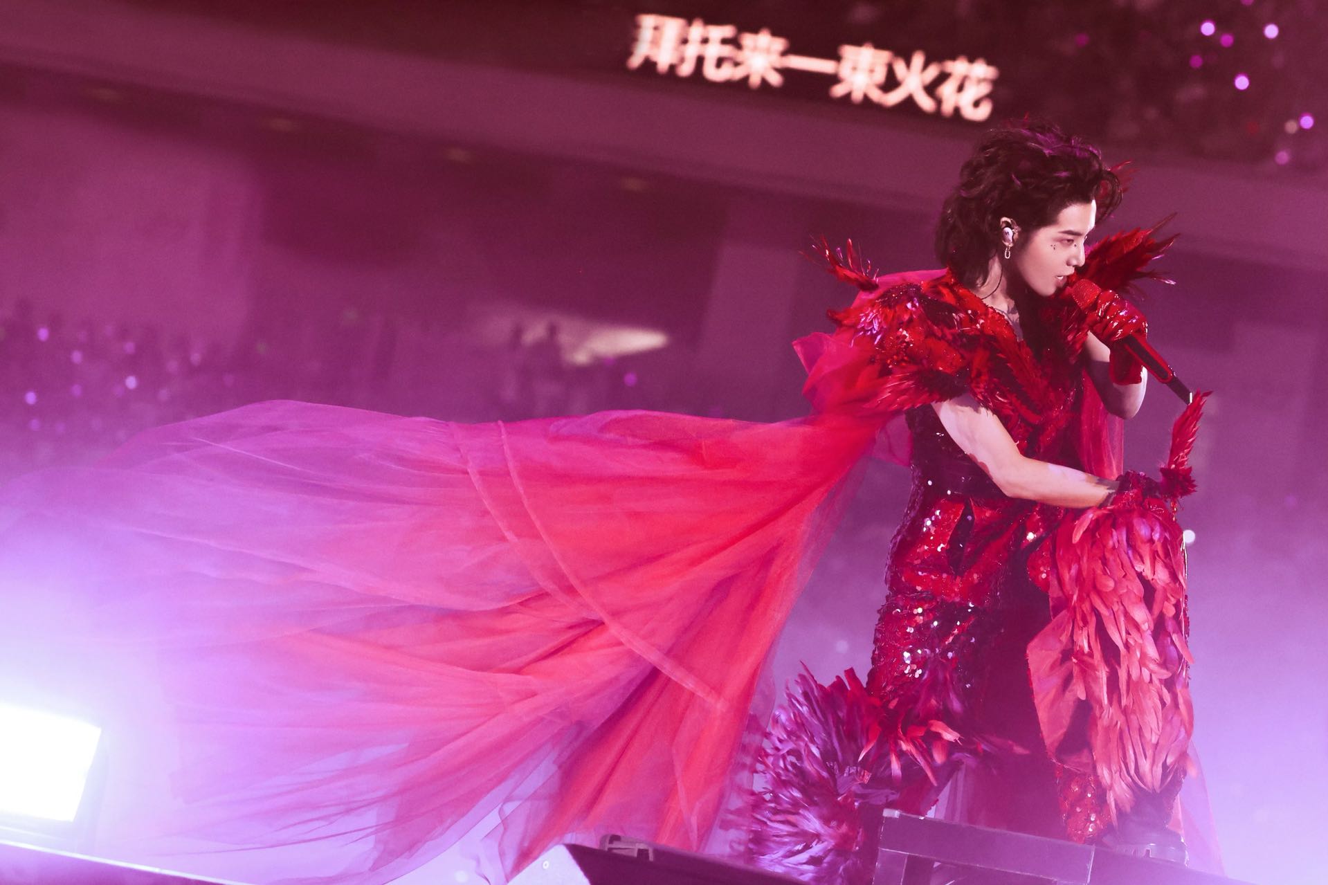 华晨宇火星演唱会苏州站连唱三晚 万人狂欢共度浪漫七夕 