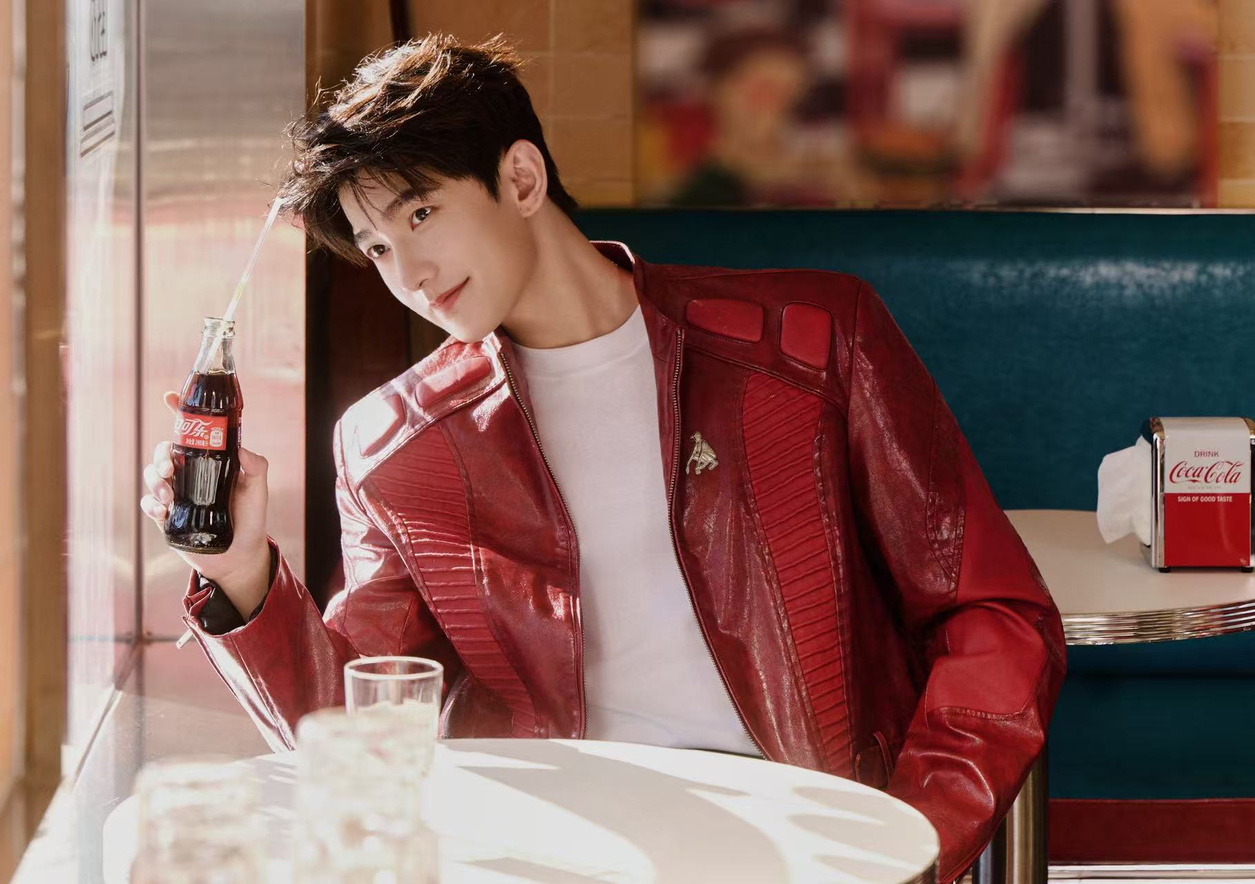 杨洋出席可口可乐品牌活动  拥抱畅爽好心情 