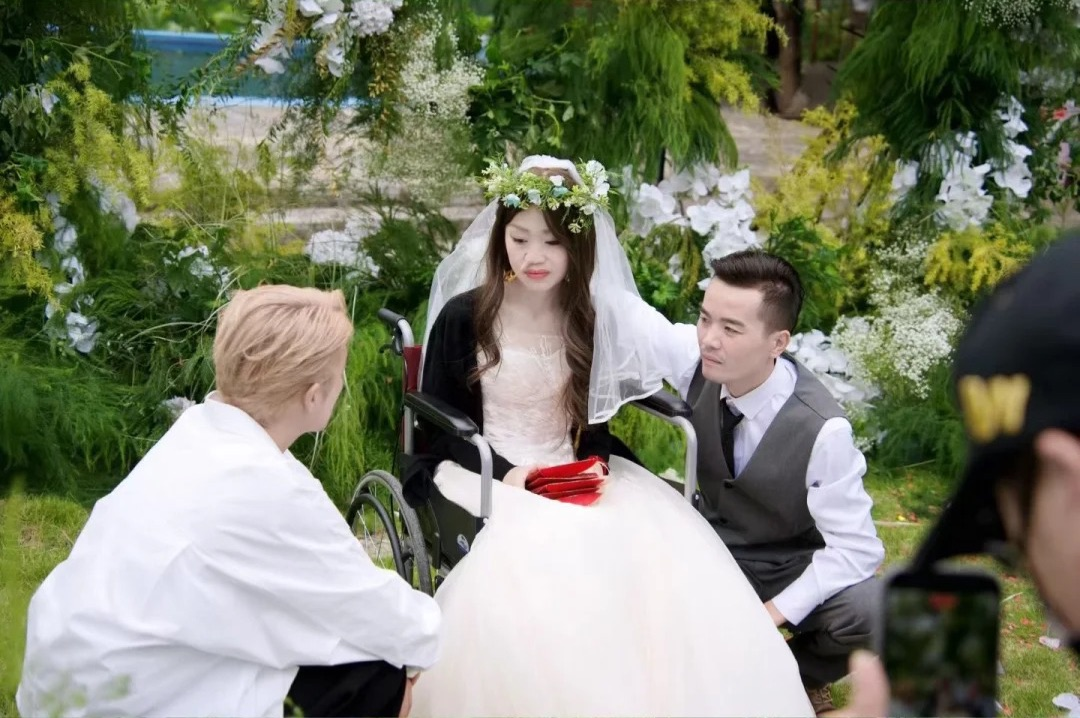 吴克群为癌症女孩圆梦婚礼，望爱能成为她的止痛剂 
