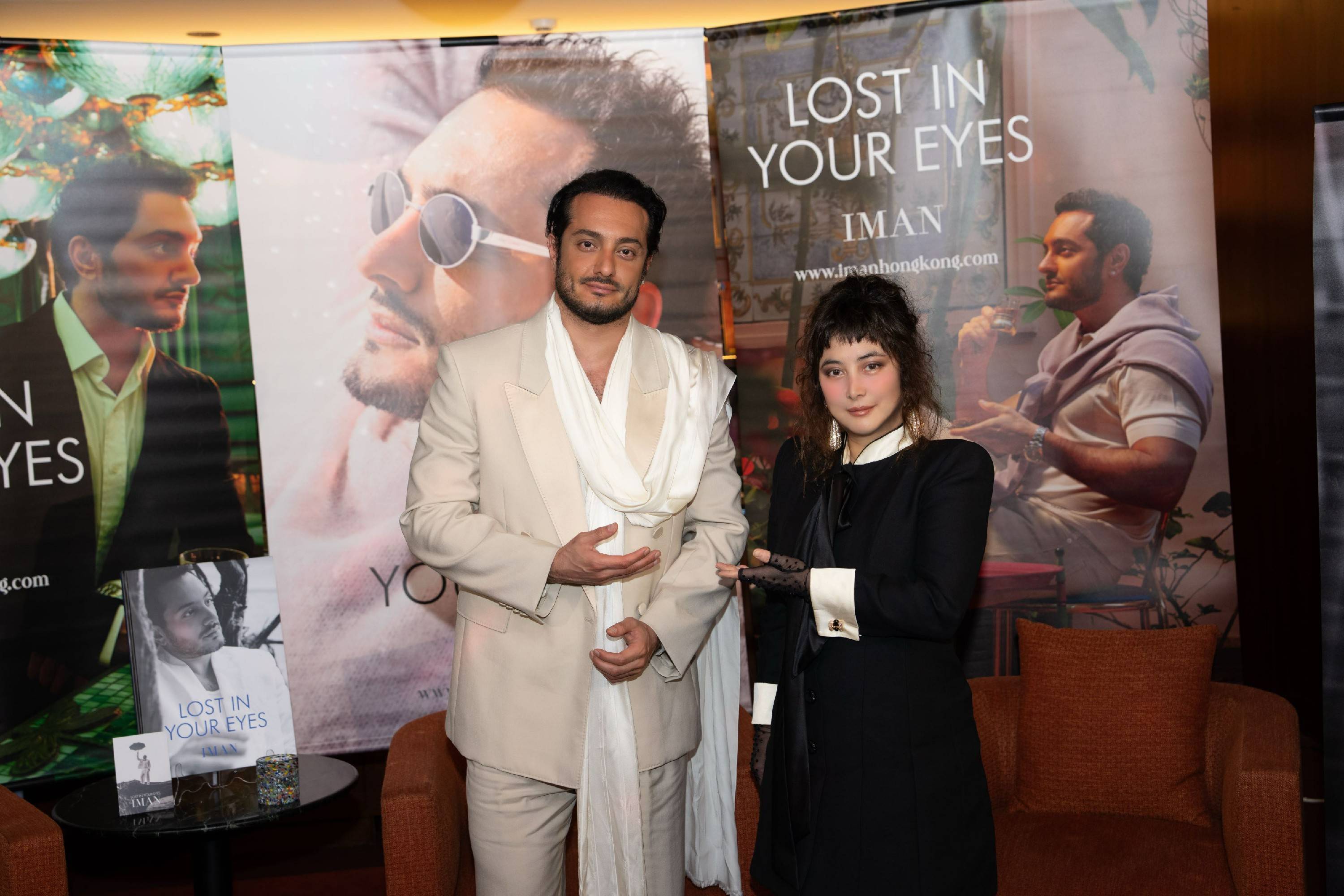 何超携Iman新马宣传 新片《拾荒法师2》将开拍 