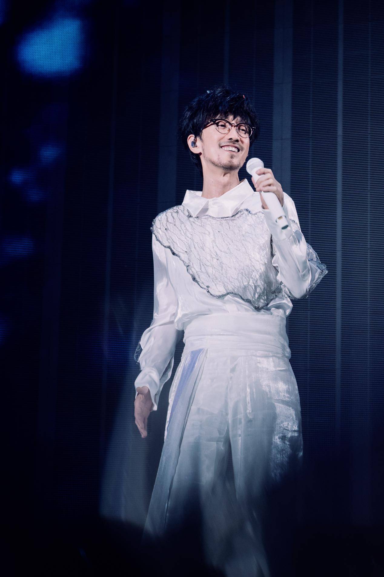 周传雄「念念不忘·再遇见」巡演上海双场圆满落幕 同城双开座无虚席 再续魔都“第一次”之缘 父女同台开启温馨时空对话“隐藏”曲目掉落引全场沸腾 