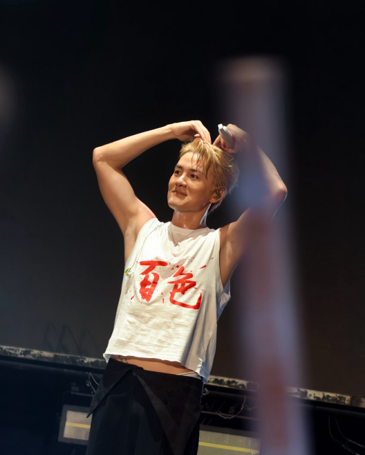 吴克群捐款洪灾：被百色爱着，又把爱送回来 