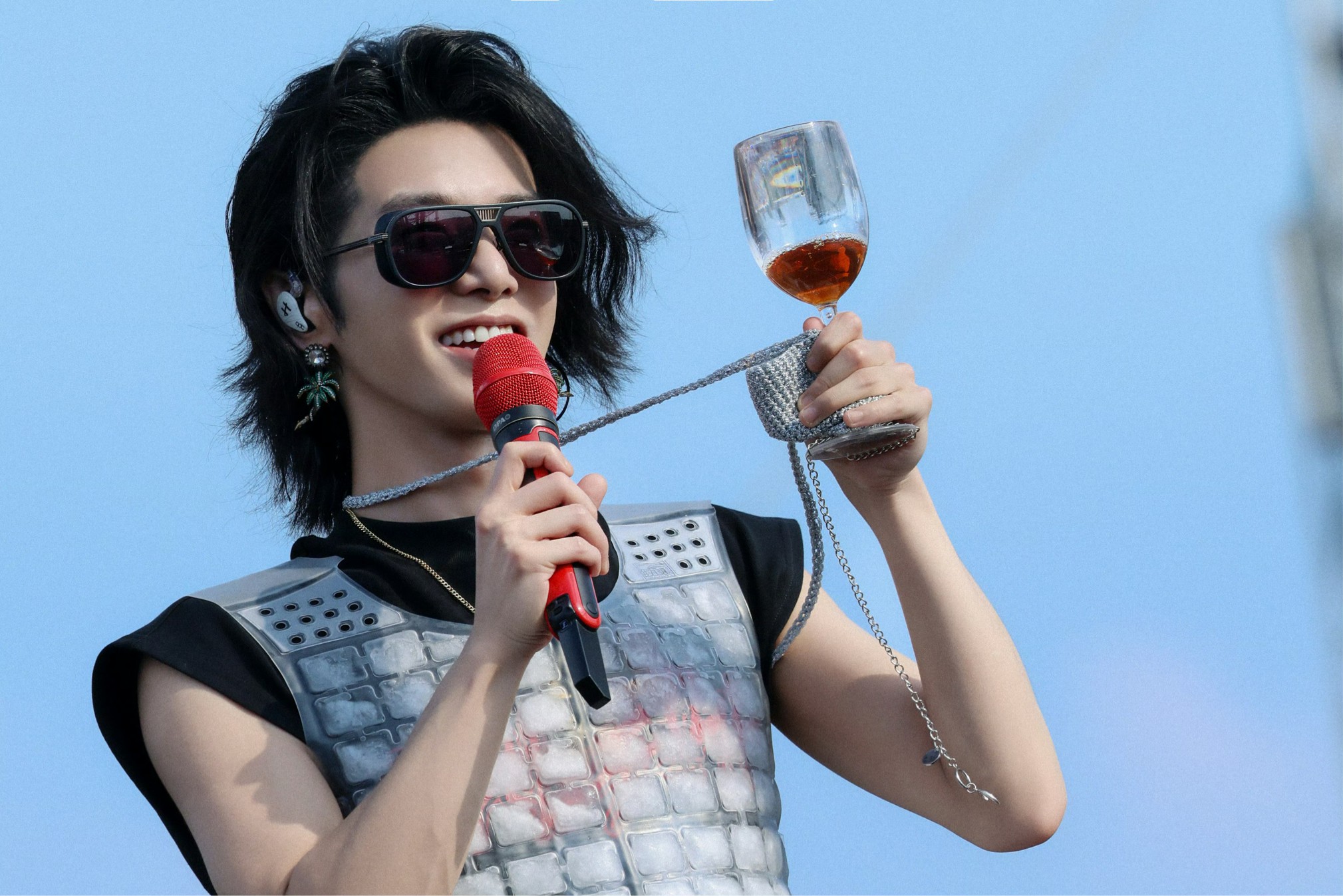 华晨宇南京三日烟花点亮“火星乌托邦” 中秋夜预告乐园新篇章 