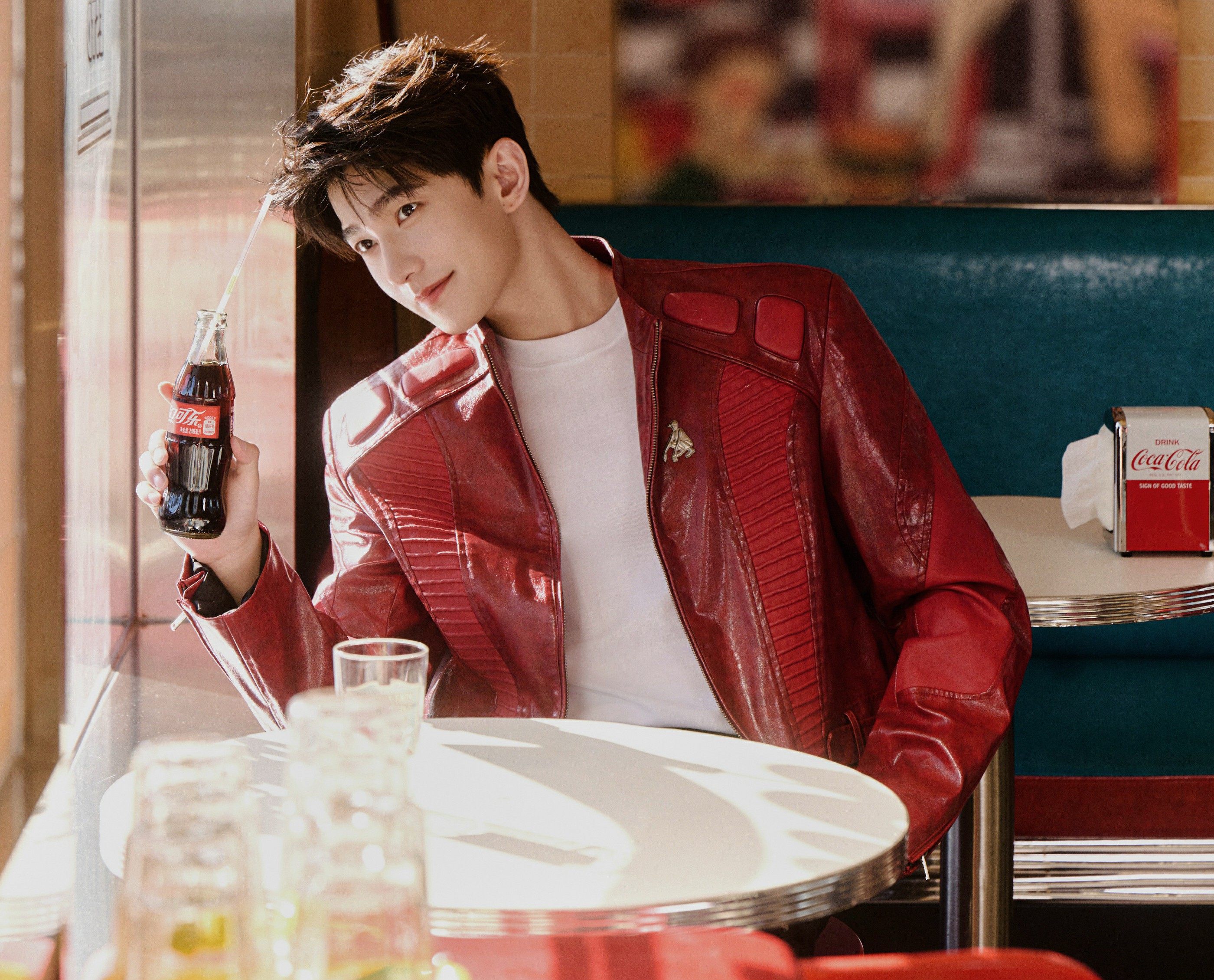 杨洋出席可口可乐品牌活动 拥抱畅爽好心情 