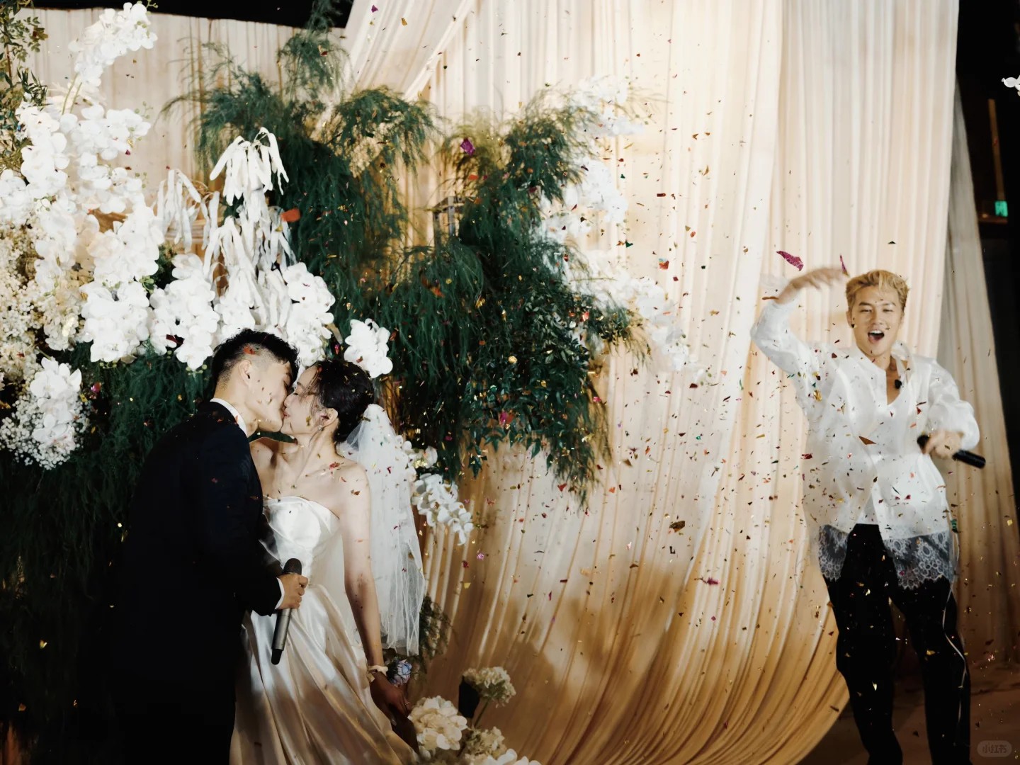 谁家明星还亲自“随份子”啊？吴克群突袭素人婚礼现场，新歌浪漫祝福赢麻了！ 