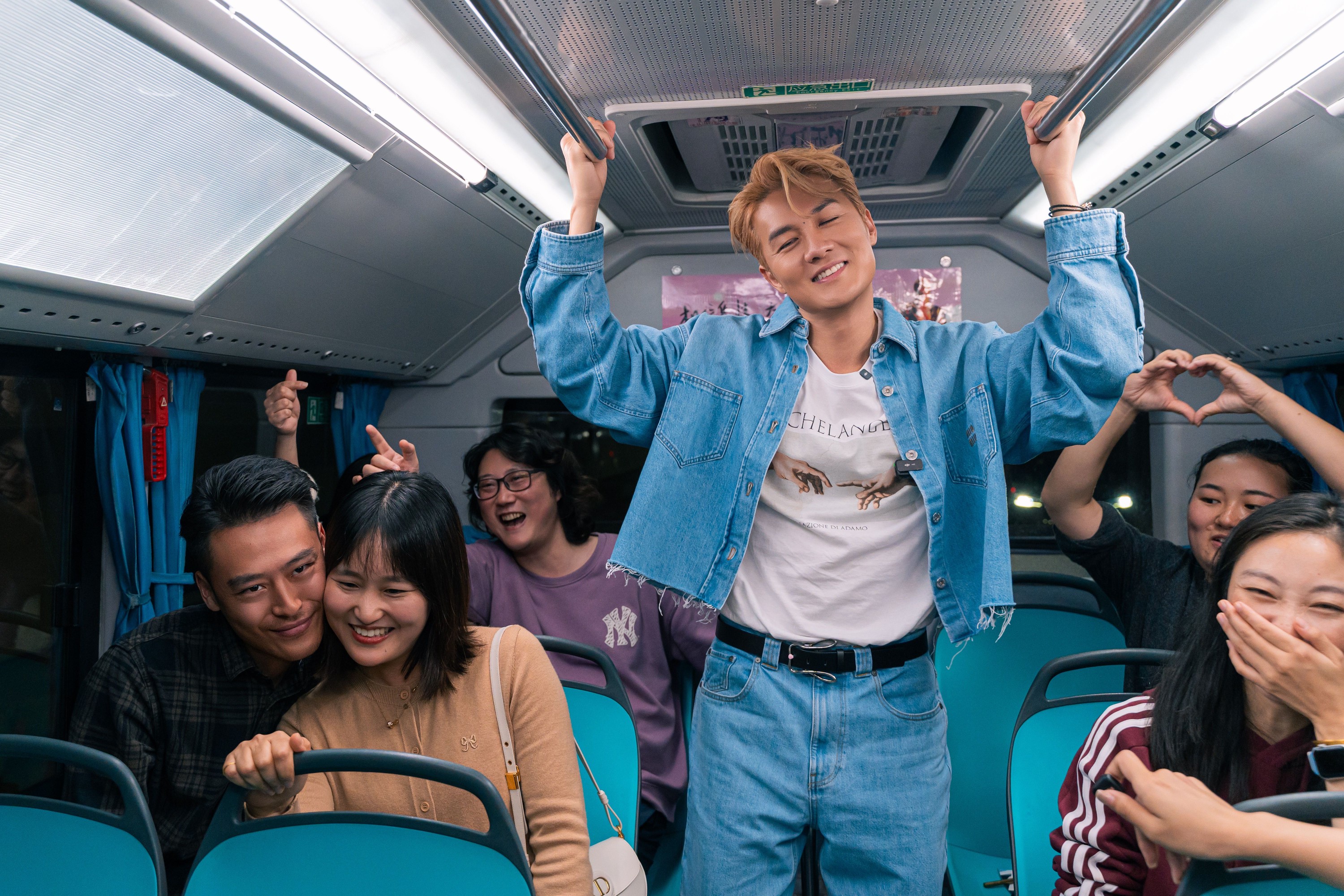 吴克群浪漫双杀！巫山 400 米头纱浪漫传递，重庆酒馆遇 “不设限神仙婆婆”——这个 "热血笨蛋" 又在做 "不可能的事"！