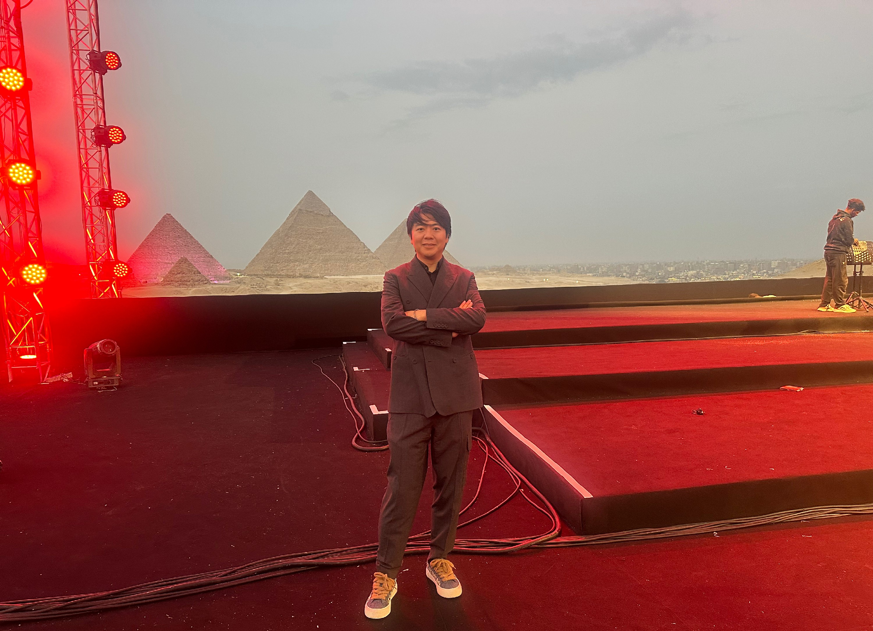 郎朗奏响金字塔首场独奏会 