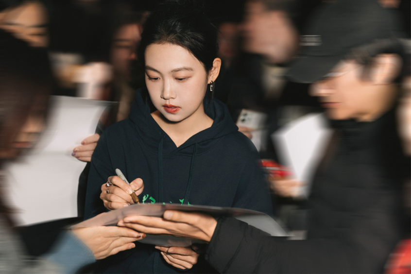 平遥荣获费穆荣誉的电影《野果之歌》定档12.2 陈宣宇带你走进大巴山的雾气与乡愁