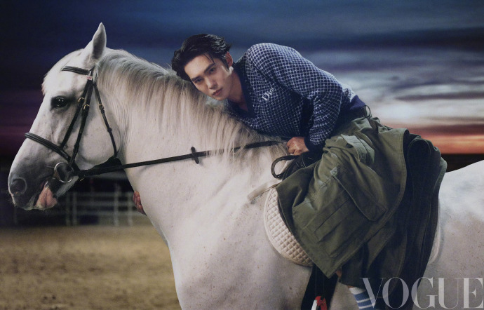 于适×VOGUE MAN开年封：白马映Dior，英气启新程