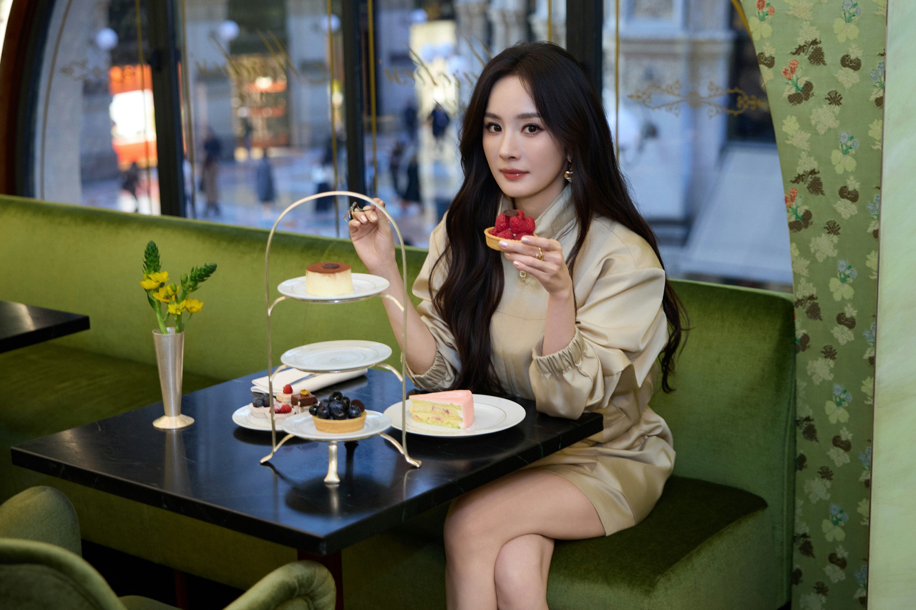 杨幂Prada：定格顶奢代言新高度 