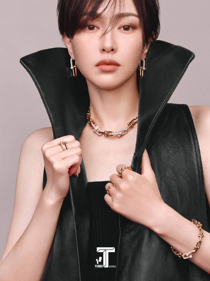 八月刊封面惊喜！唐嫣短发造型惊艳，时尚魅力强势绽放