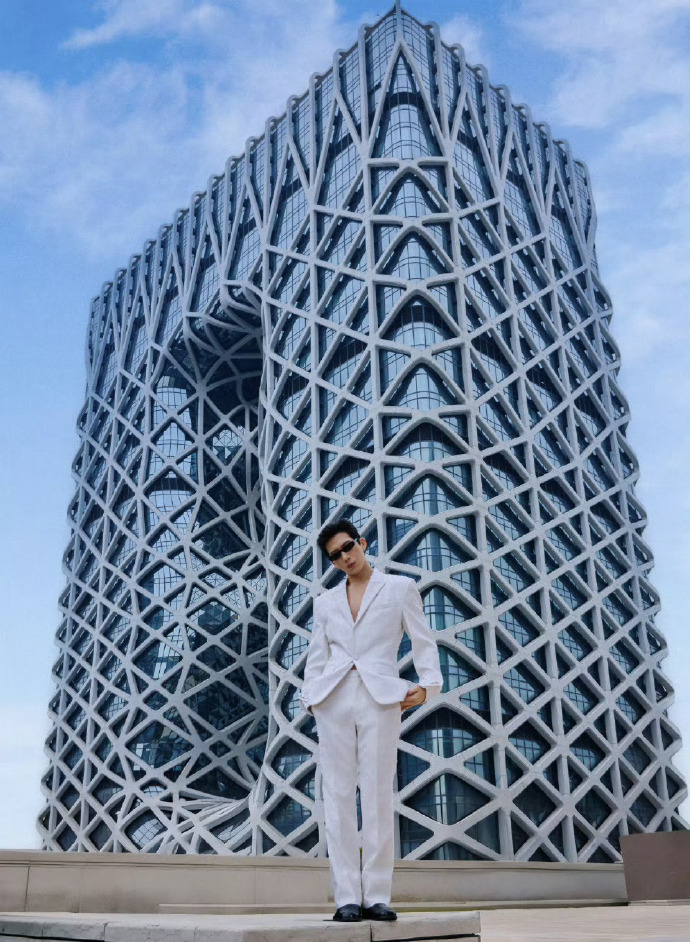 001OXMtPly1ib5dxlw0mdj60qo10en9502